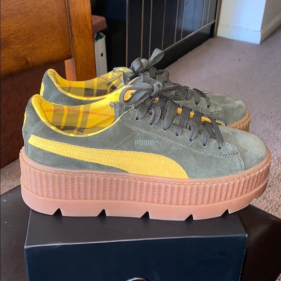 SOLD‼️‼️‼️Fenty Puma’s By Rihanna 😍 - Picture 3 of 8